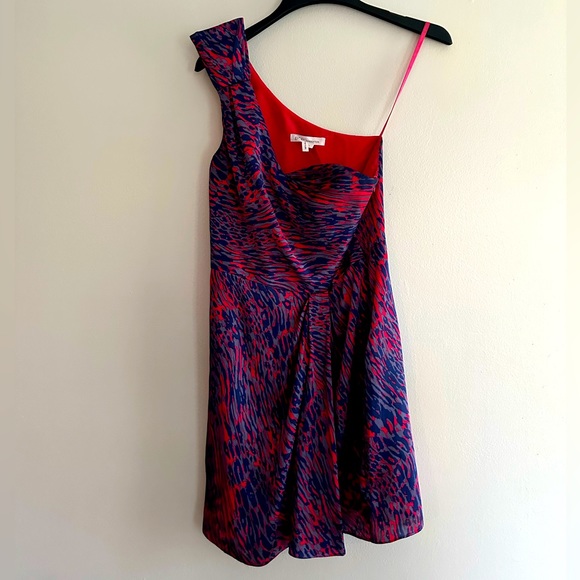 BCBG Dresses & Skirts - BCBG One Shoulder cocktail party mini dress